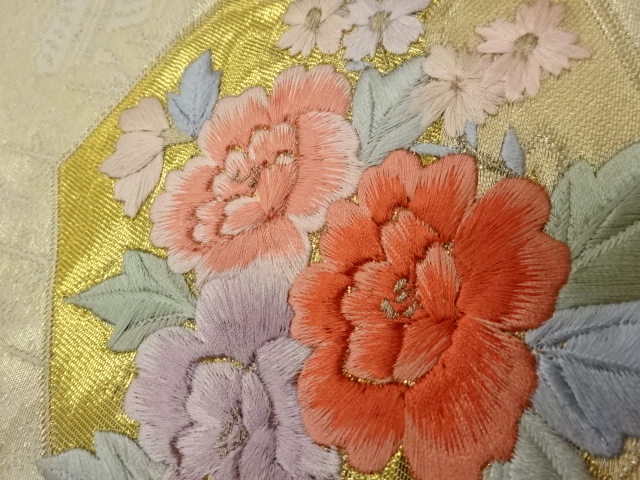  純金箔亀甲に花葉模様刺繍名古屋帯